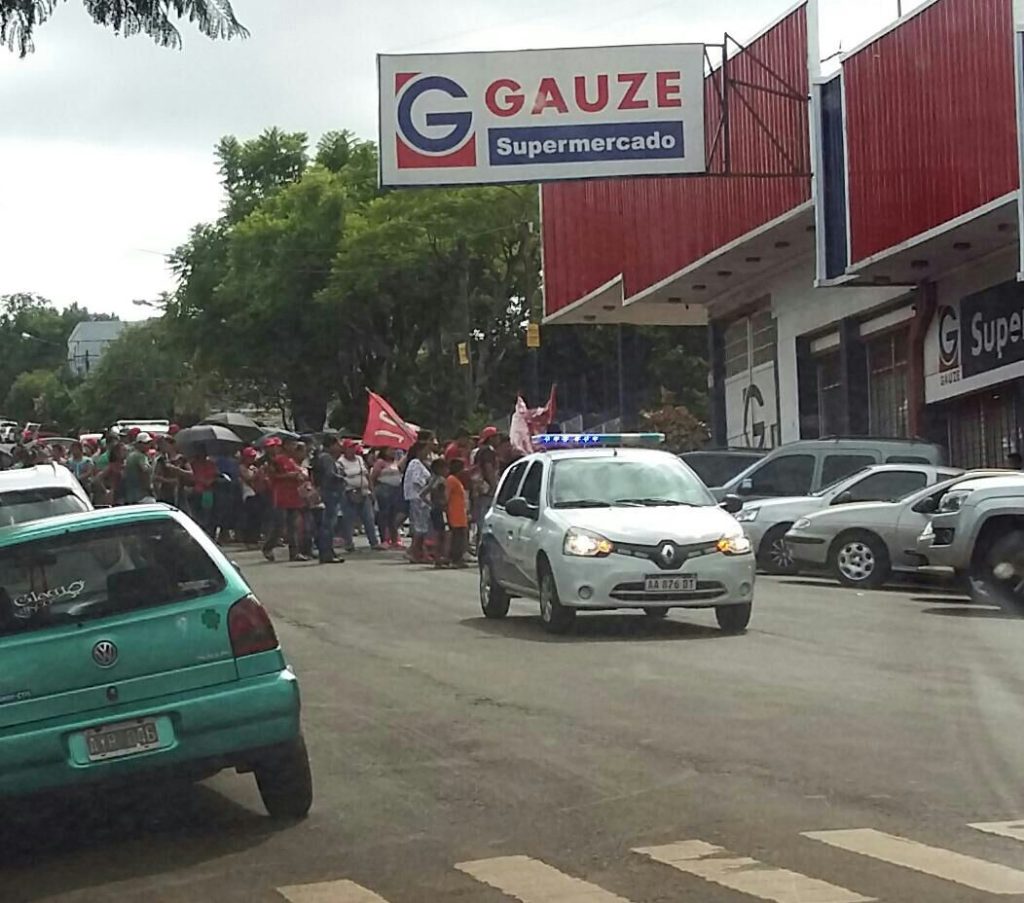 El FOL marchó pidiendo ayuda a los Supermercados de la ciudad