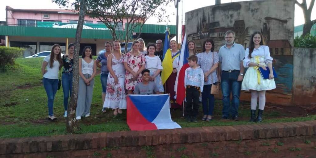 Los Checos conmemoraron 101 años de Independencia