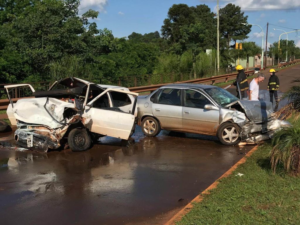 Siniestro vial grave en autovía y despiste en Ruta 5