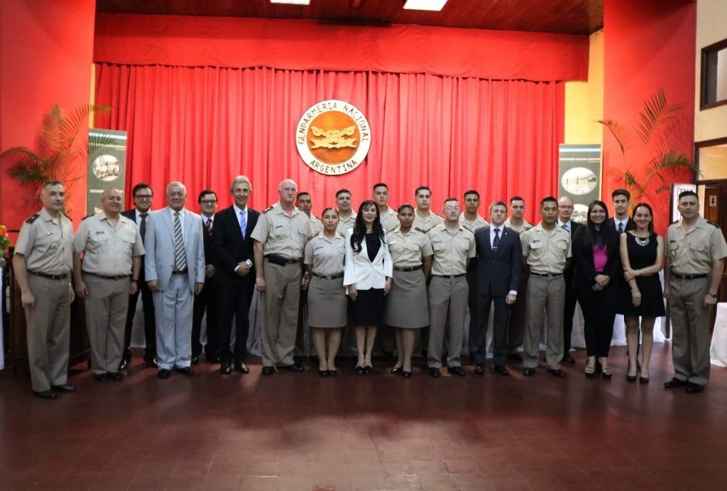 Nuevos egresados del Centro Educativo de Perfeccionamiento Especifico de Gendarmería