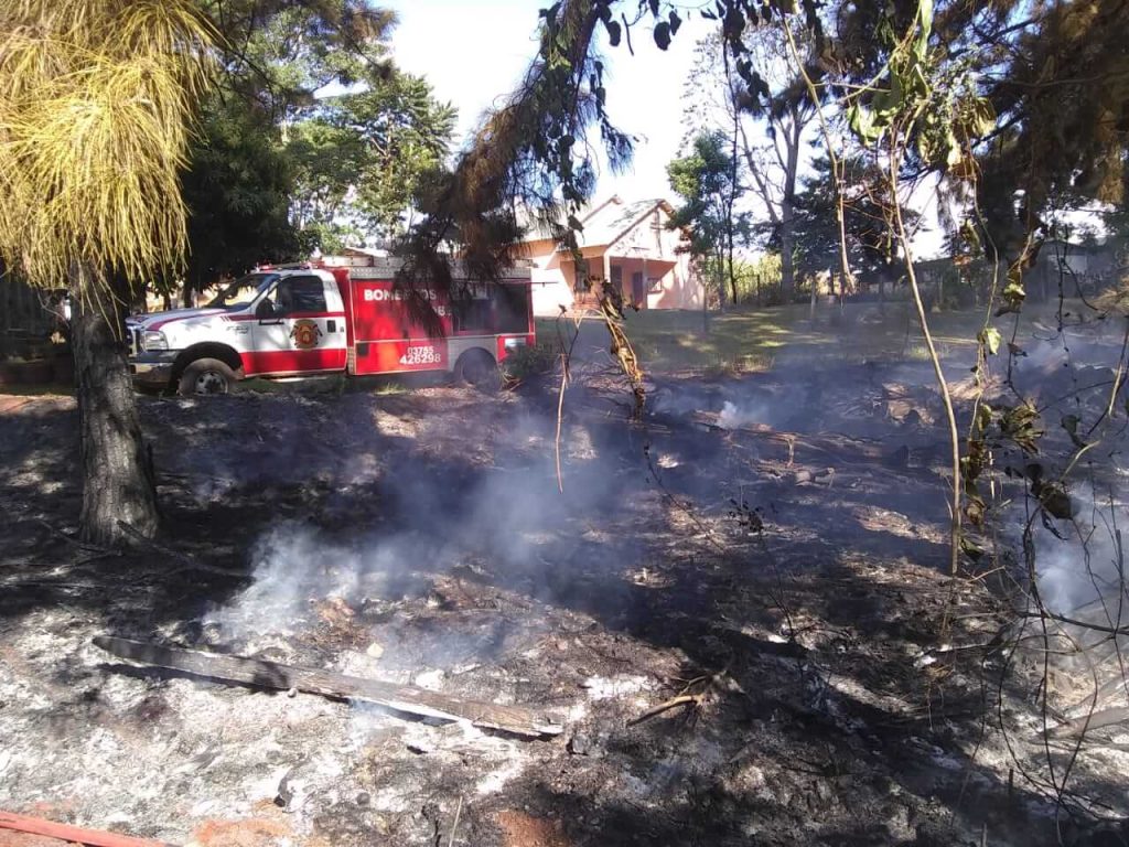 Bomberos trabajan el doble por quema de malezas