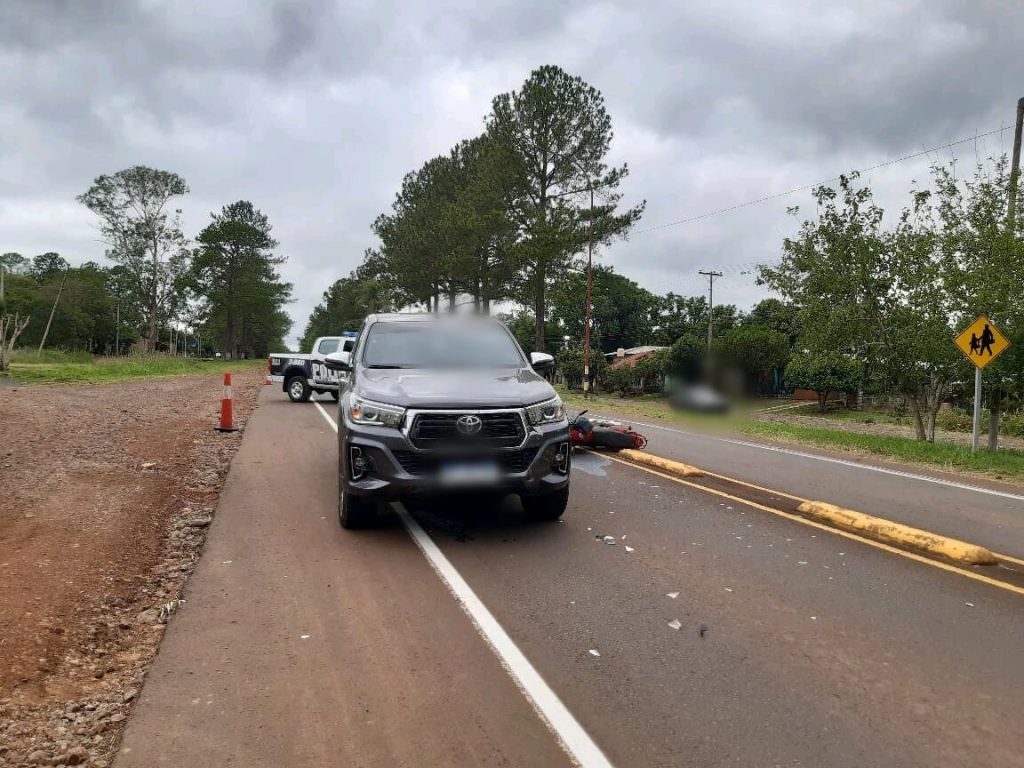 Siniestro vial entre una camioneta y una motocicleta dejó daños materiales en San Martín