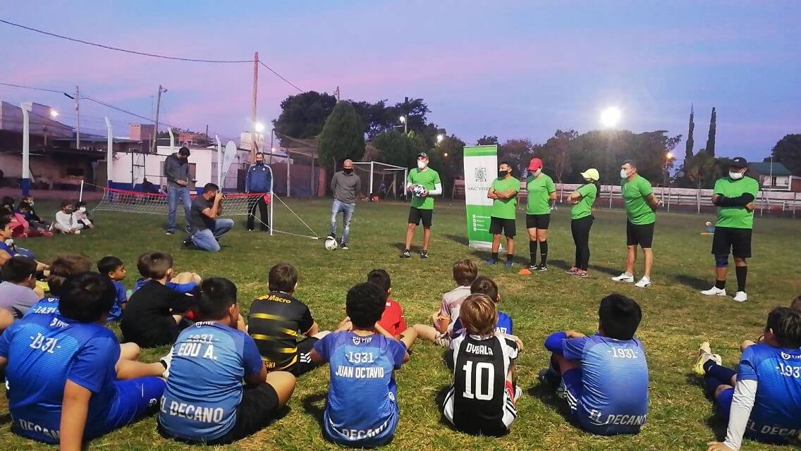 Punto de Encuentro – La EBY presentó en Oberá su «Clínica de Fútbol para la inclusión social» con la presencia de Clemente Rodríguez