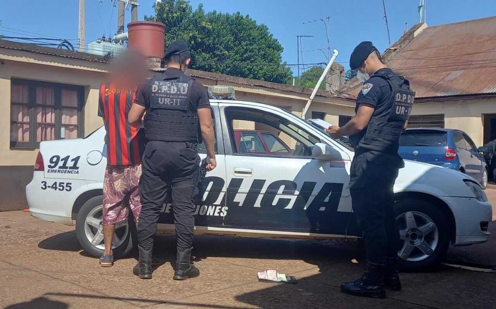 La policía detuvo a un joven quien habría robado dinero en efectivo a otro con un arma blanca