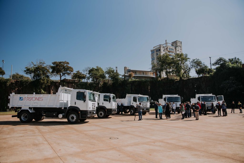 Mártires y Guaraní recibieron camiones volcadores que fortaleceran el equipamiento vial de estos municipios