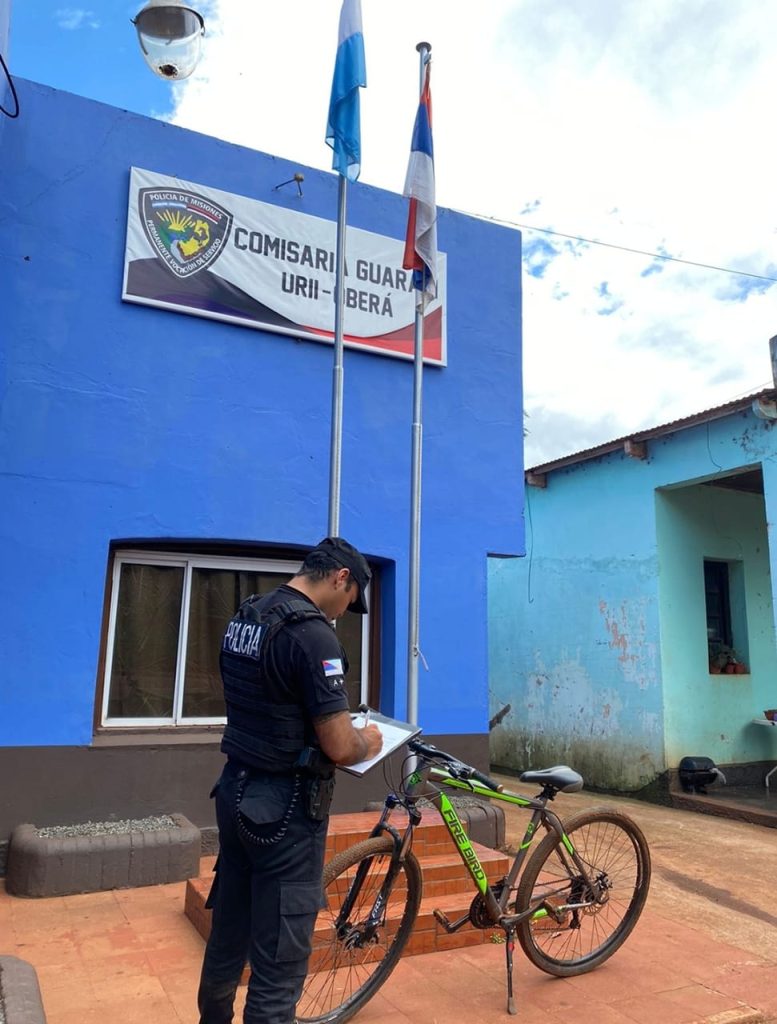 Efectivos policiales secuestraron una bici robada en Guaraní y demoraron a un menor