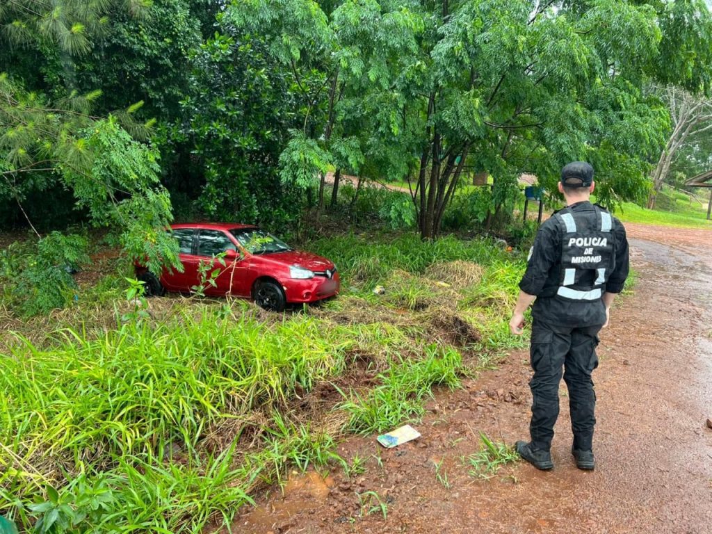 Automovilista fue hospitalizado tras despistar sobre ruta 103 en Campo Ramón