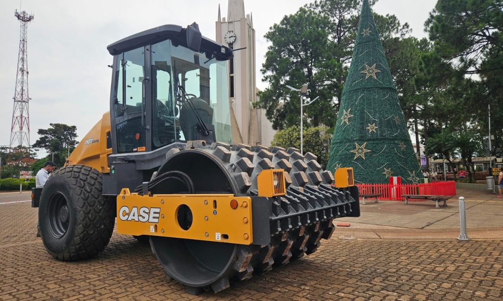 Oberá recibió el vibrocompactador, una herramienta para arreglos viales