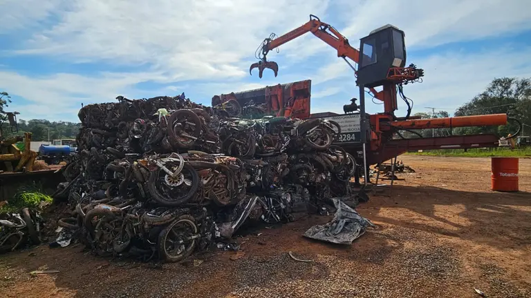 Compactación de vehículos: después de más de 15 años, el Municipio recupera espacio y reduce el impacto ambiental