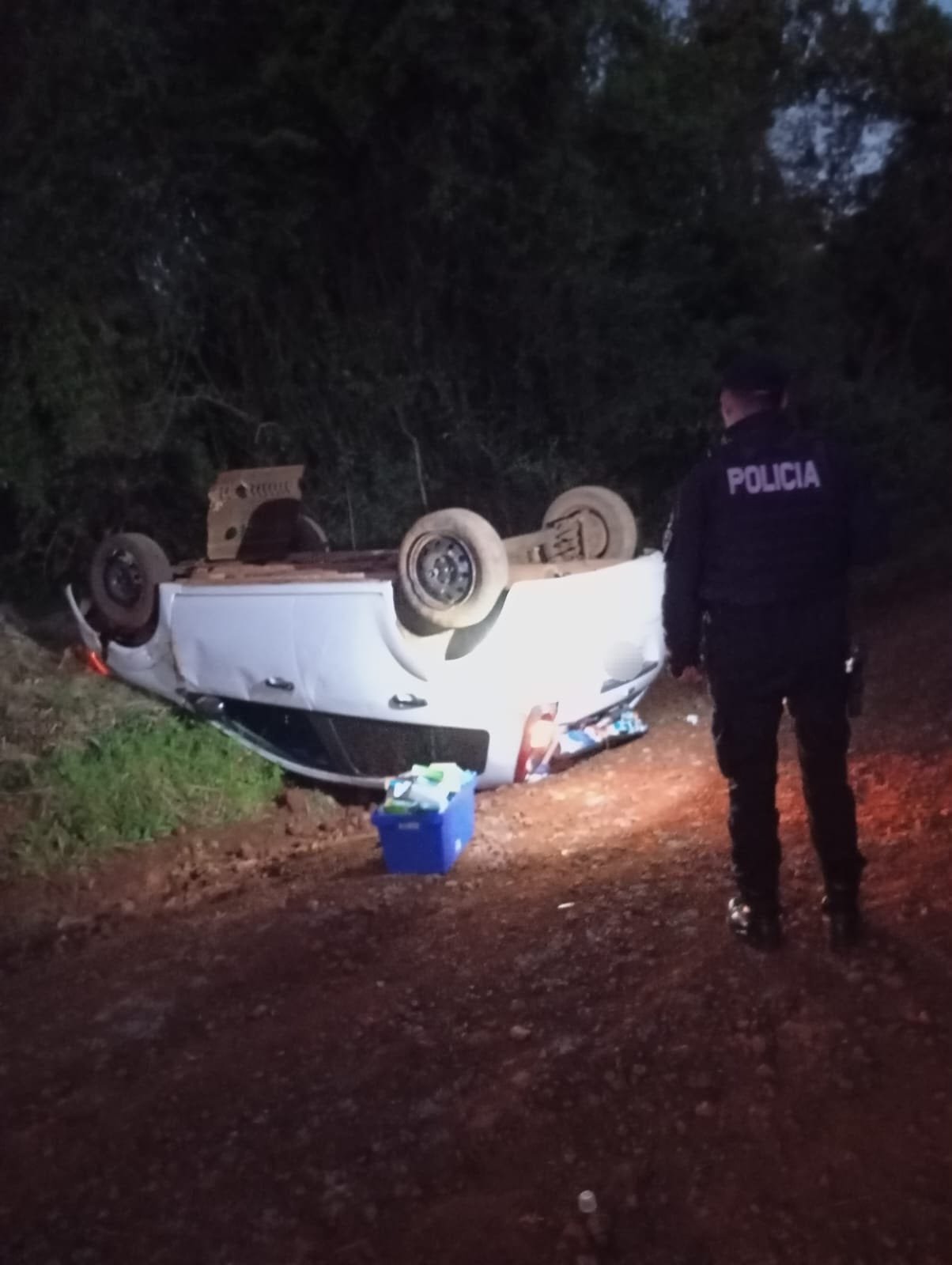 Despistó tras la explosión de un neumático y resultó ileso en Campo Viera