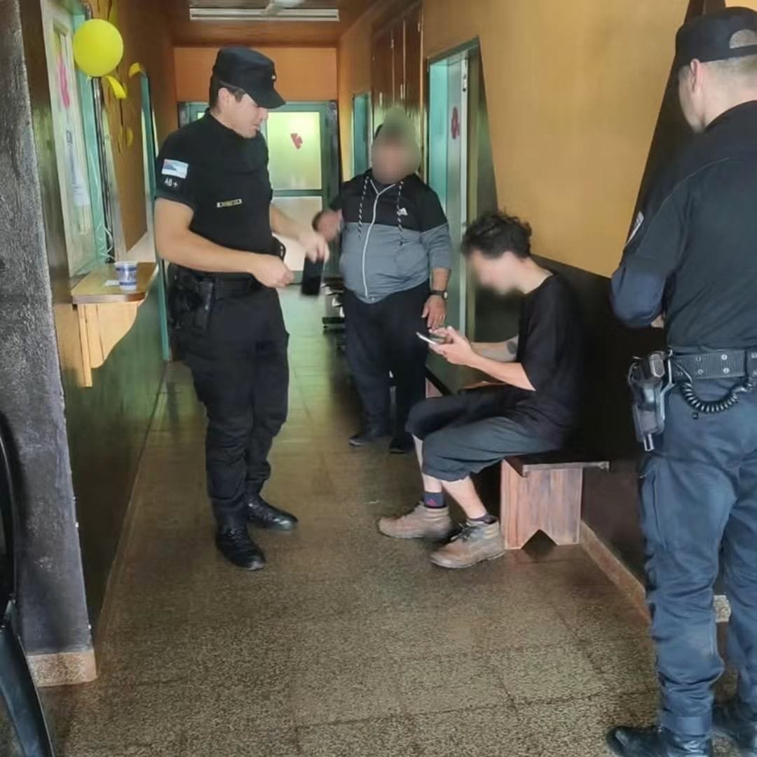 Un cicloviajero sufrió un accidente y recibió asistencia policial en Alberdi