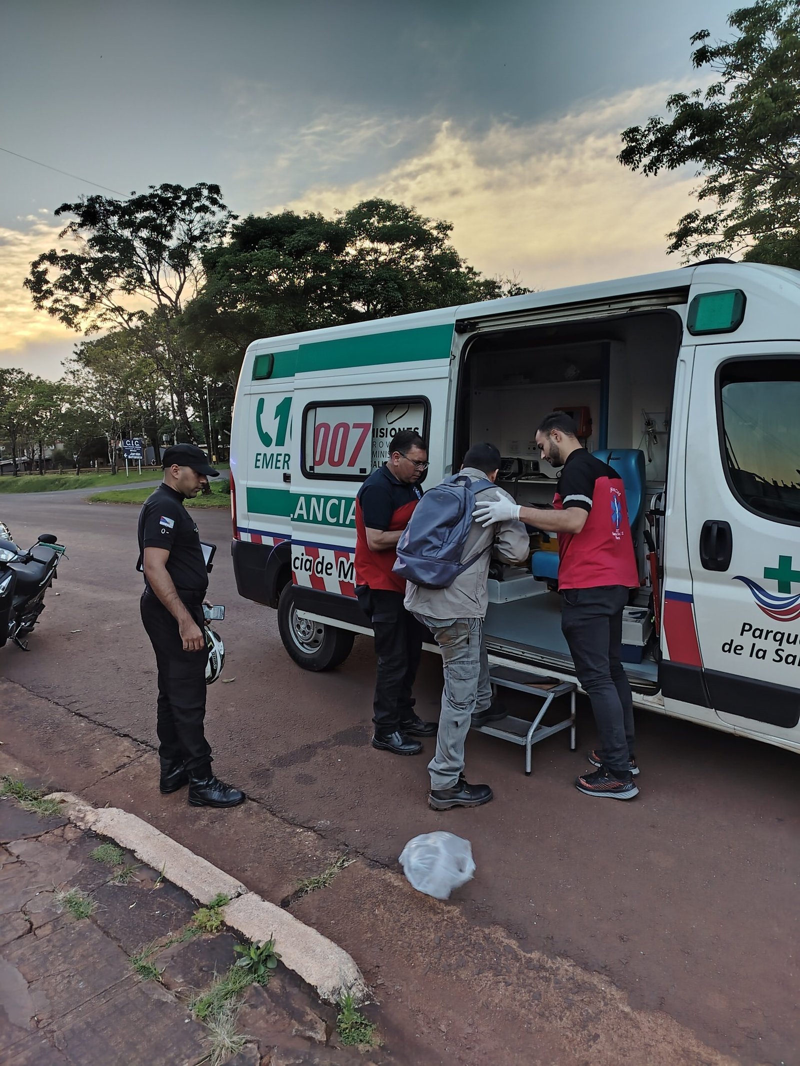 Motociclista resultó lesionado tras despistar en una rotonda de Oberá