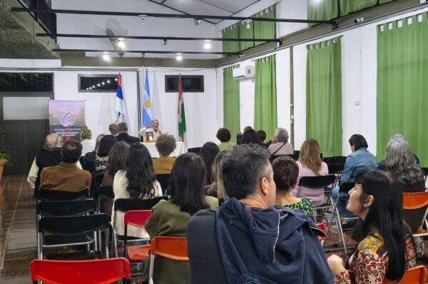 Eduardo “Balero” Torres presentó su séptima novela en la Biblioteca Sarmiento
