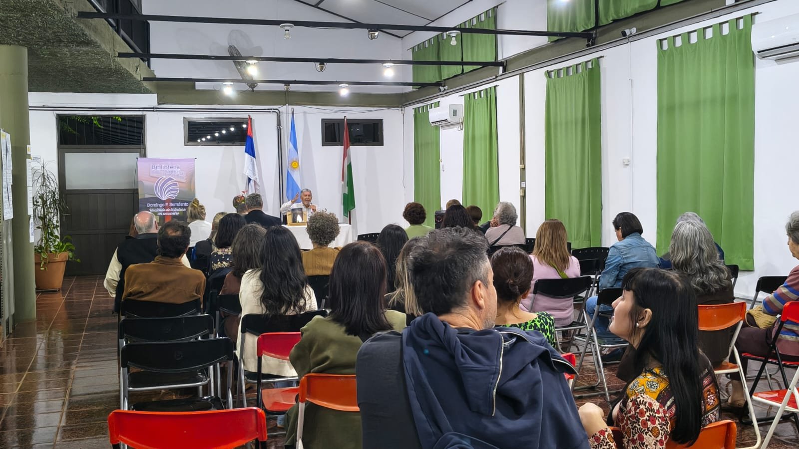 Eduardo “Balero” Torres presentó su séptima novela en la Biblioteca Sarmiento