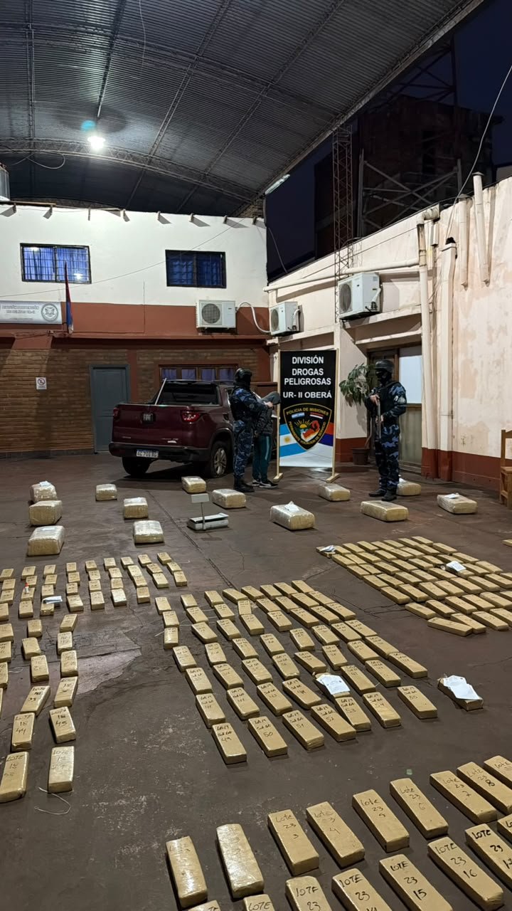 Interceptaron una camioneta con unos 750 kilos de marihuana y detuvieron a un joven en Oberá