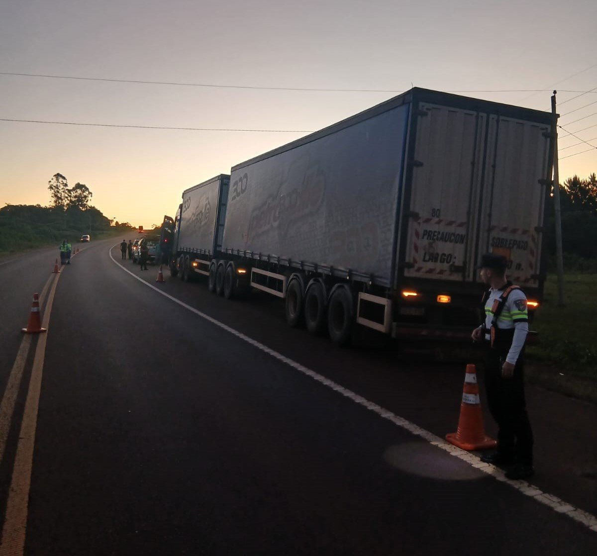 Conducía un camión bitren en zigzag por la Ruta 14 y dio positivo de alcoholemia con 1,83 g/l