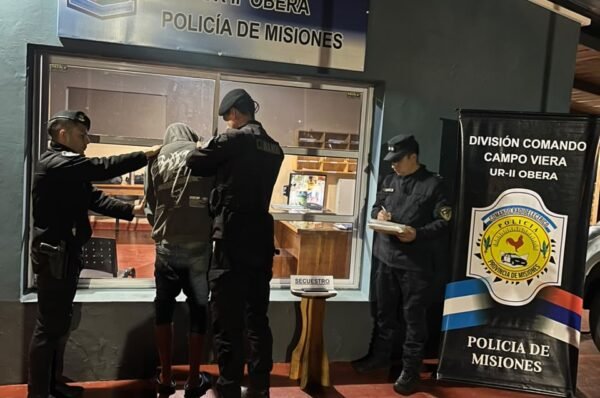 La Policía detuvo en Campo Viera a un delincuente que golpeó a un adolescente para robarle el celular