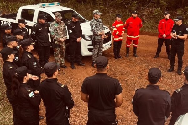 Doble muerte en Los Helechos: realizaron dos allanamientos y 50 policías participan de los rastrillajes