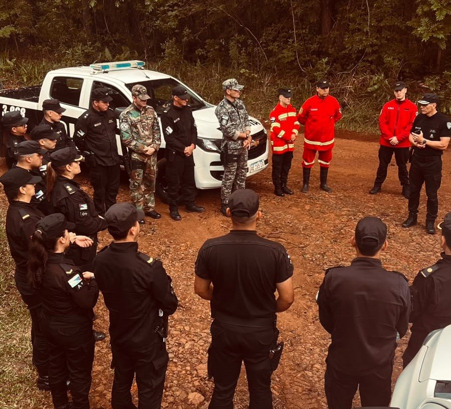 Doble muerte en Los Helechos: realizaron dos allanamientos y 50 policías participan de los rastrillajes