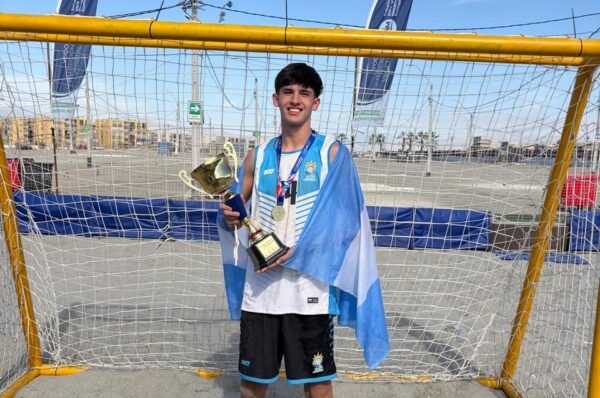 Oro del obereño Martín Ito, integrante de la Selección Argentina de Beach Handball
